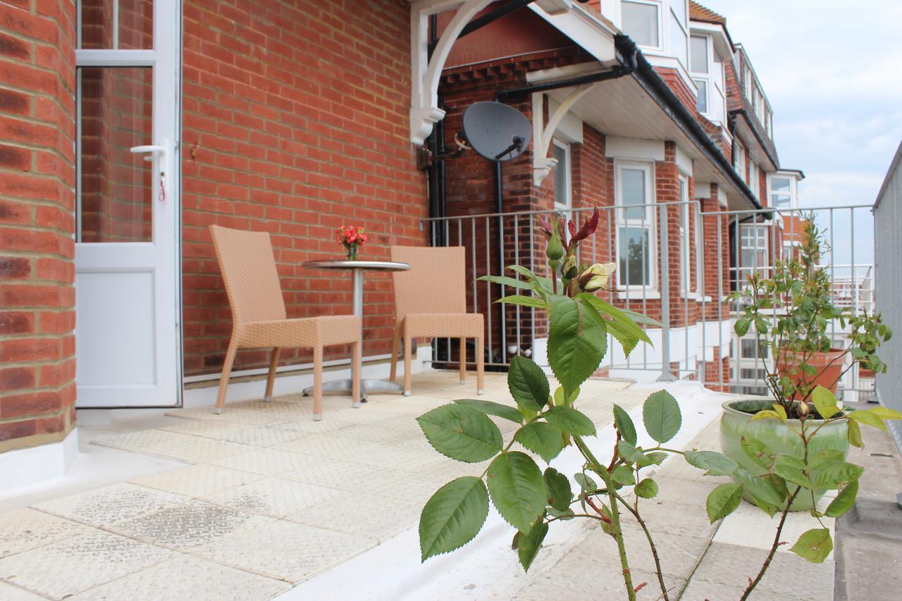 By The Sea Bed And Breakfast Eastbourne Zewnętrze zdjęcie