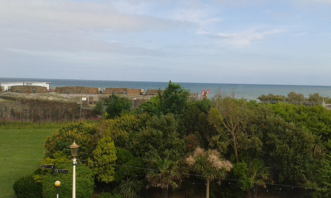 By The Sea Bed And Breakfast Eastbourne Zewnętrze zdjęcie