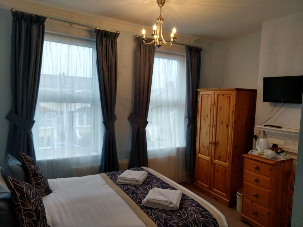 By The Sea Bed And Breakfast Eastbourne Zewnętrze zdjęcie