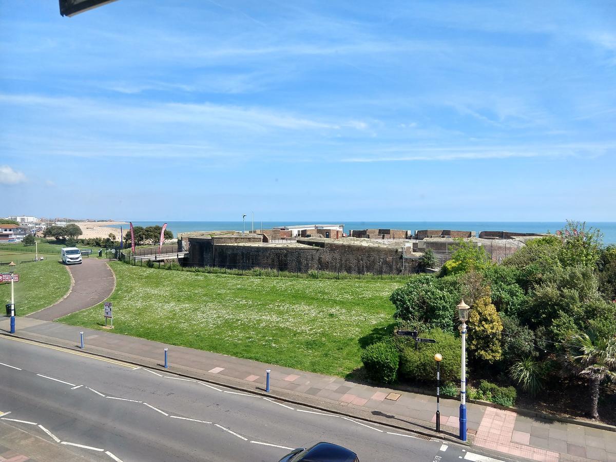 By The Sea Bed And Breakfast Eastbourne Zewnętrze zdjęcie