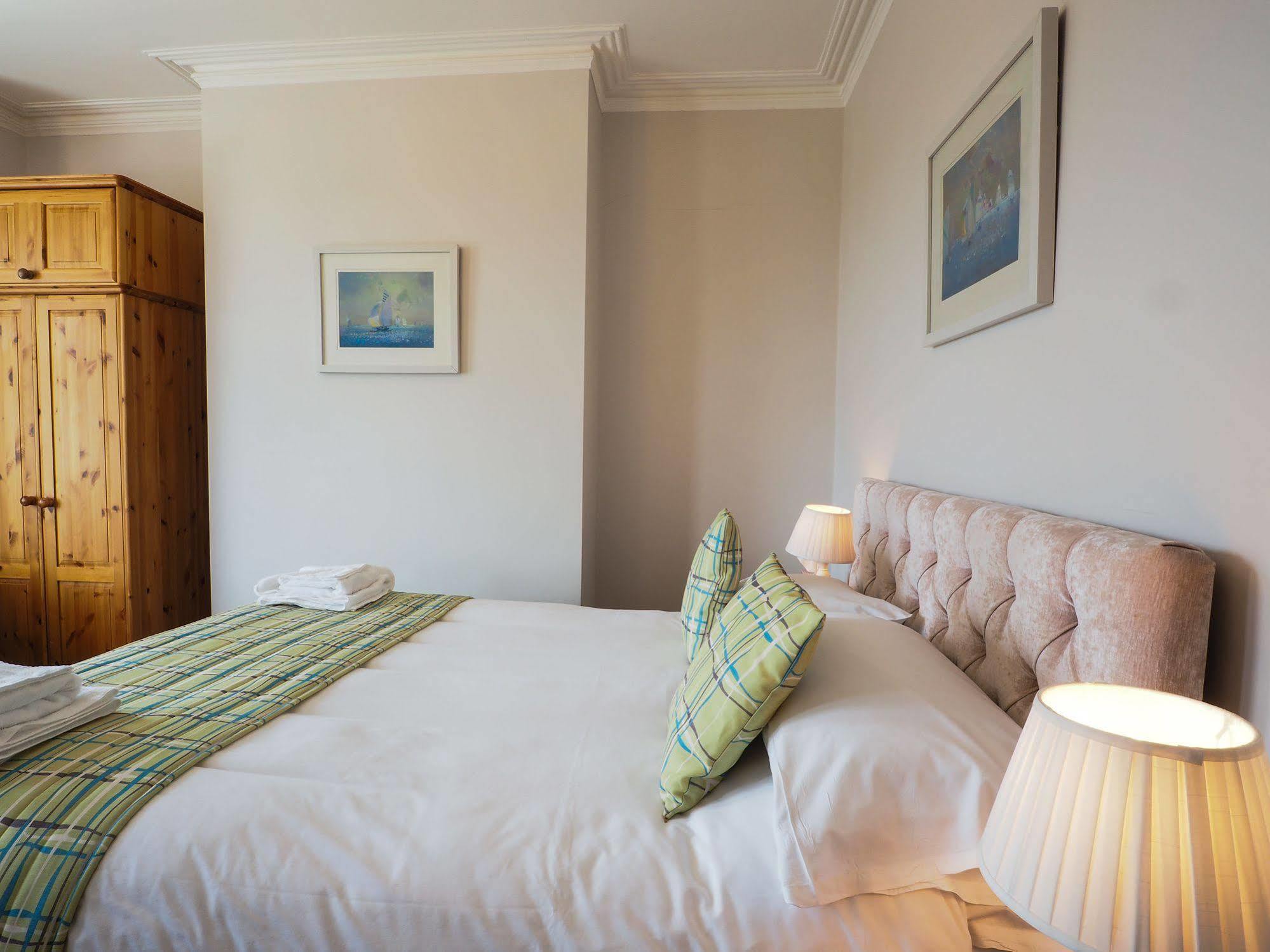 By The Sea Bed And Breakfast Eastbourne Zewnętrze zdjęcie