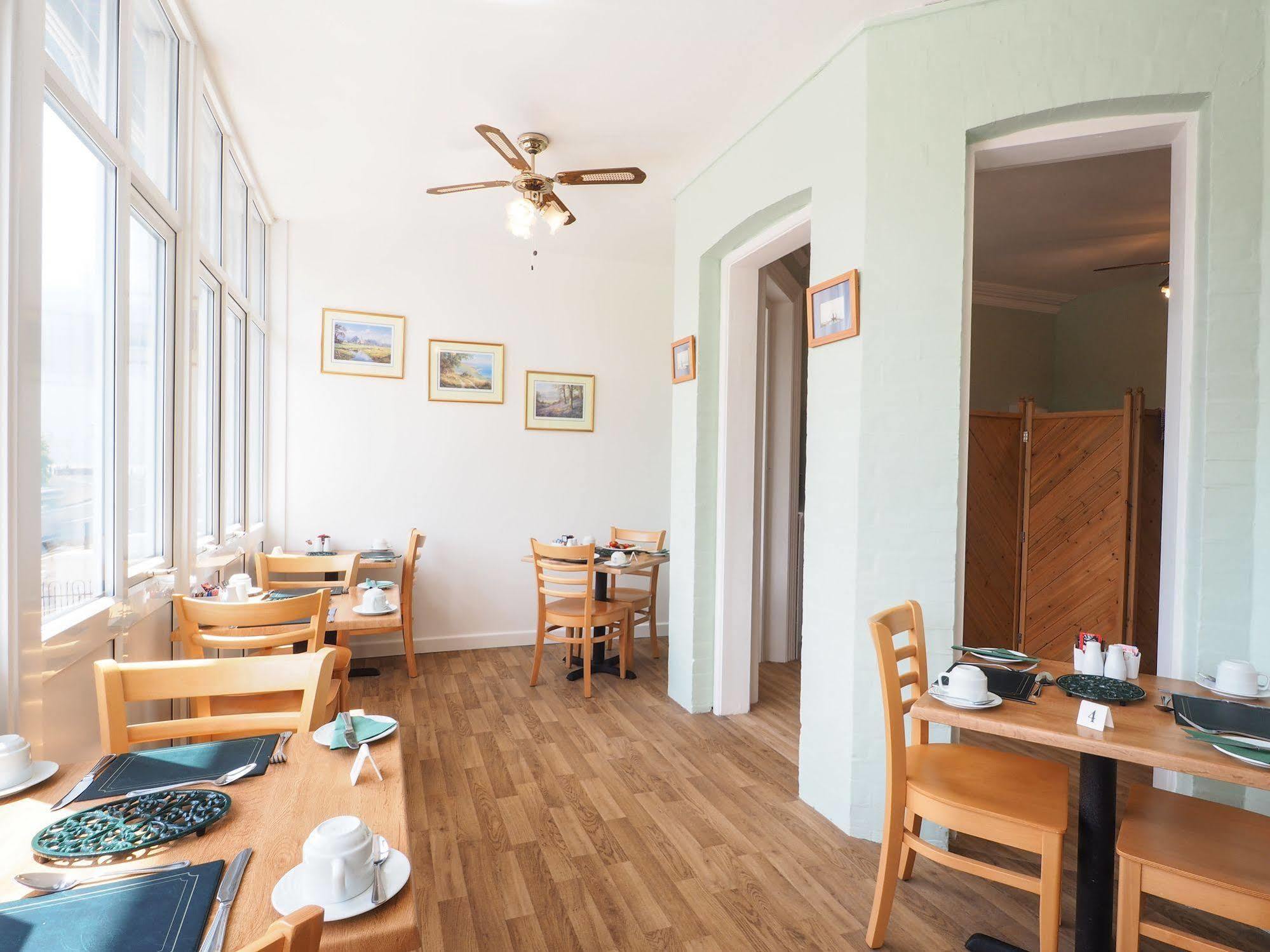 By The Sea Bed And Breakfast Eastbourne Zewnętrze zdjęcie
