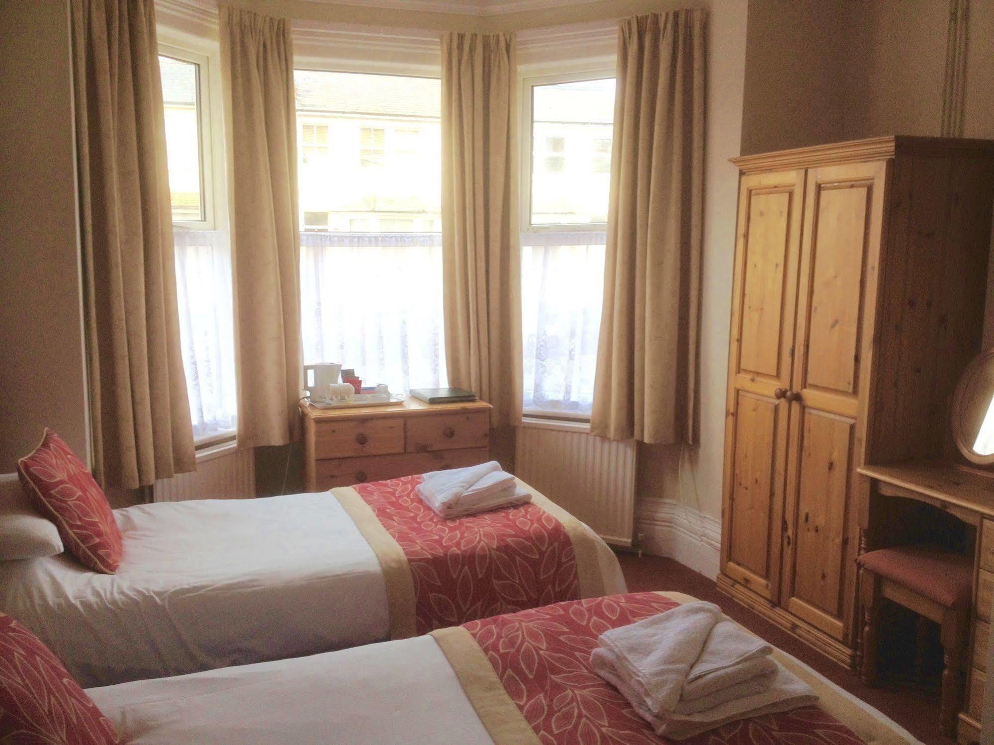 By The Sea Bed And Breakfast Eastbourne Zewnętrze zdjęcie